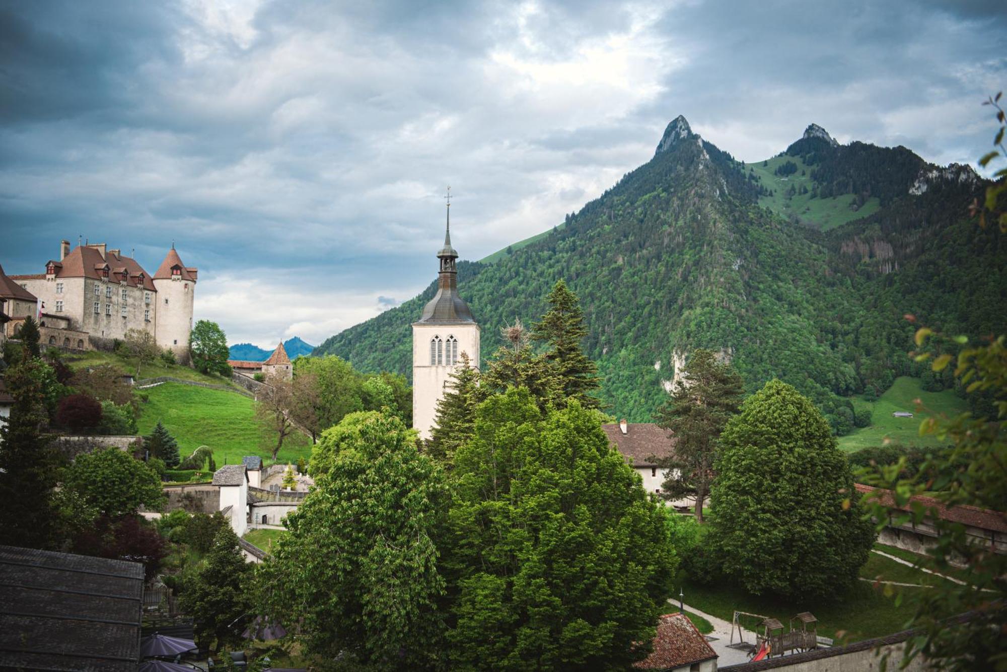 Le Saint Georges Hotel Gruyeres Bagian luar foto